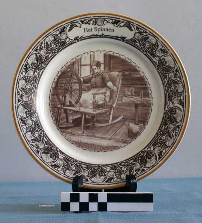 Sierbord `Het Spinnen