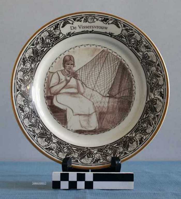 Sierbord `De Vissersvrouw
