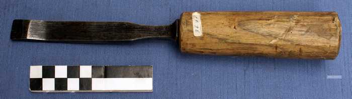 Beitel met houten handvat