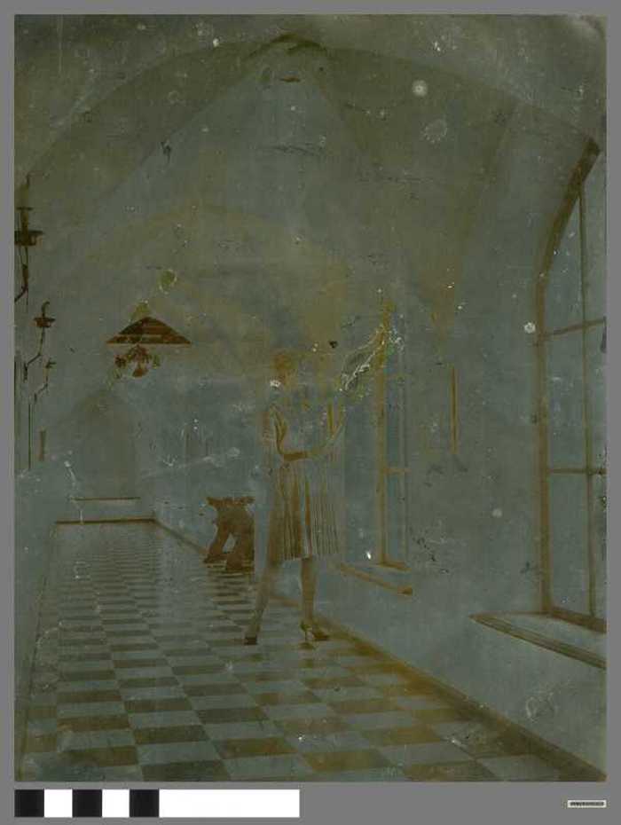 Drukplaat: Interieur 'La Réserve' op  het Albertstrand