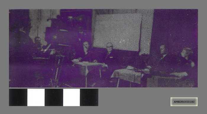 Drukplaat: Televisiestudio - Een tegen allen