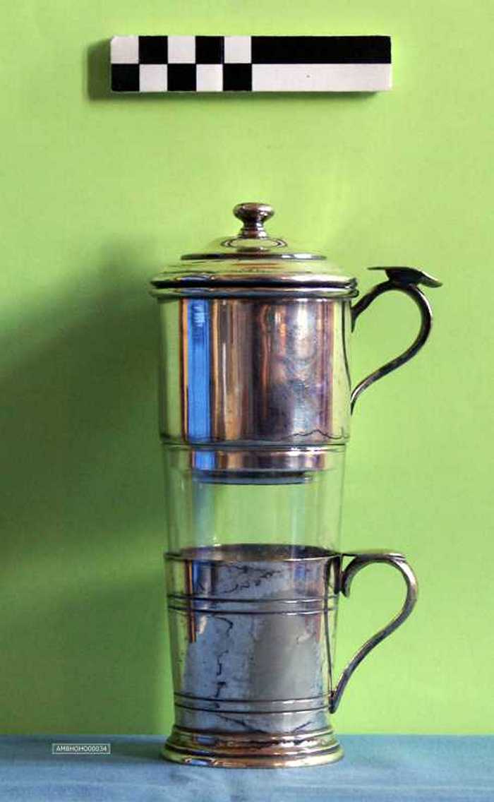 Driedelig zilveren koffiefilter van Hotel Nobus Knokke Het Zoute