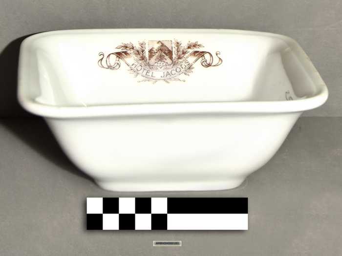 Vierkante schaal - Hotel Jacobs