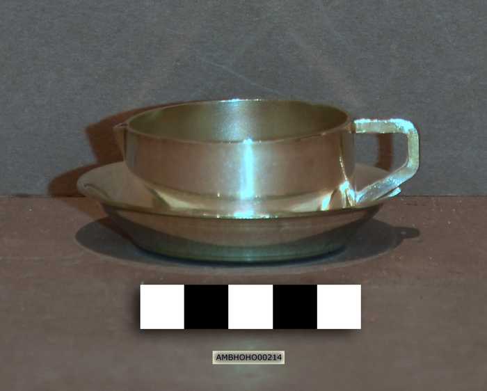 Klein verzilverd melkkannetje met schoteltje - Hôtel du Lion d'Or Knocke