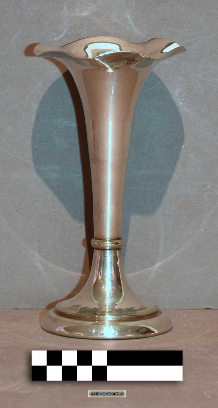 Verzilverd bloemenvaasje - Hôtel du Lion d'Or