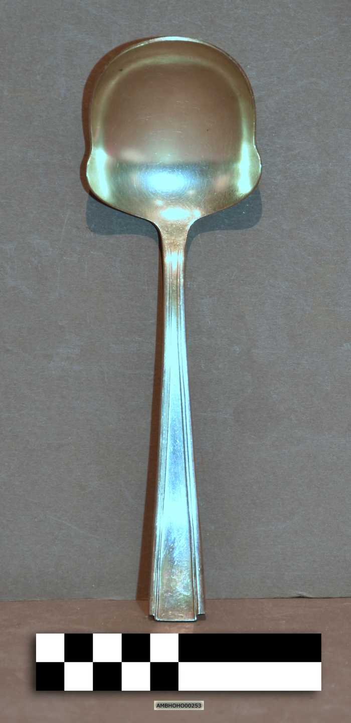 Verzilverde opscheplepel - Hôtel du Lion d'Or