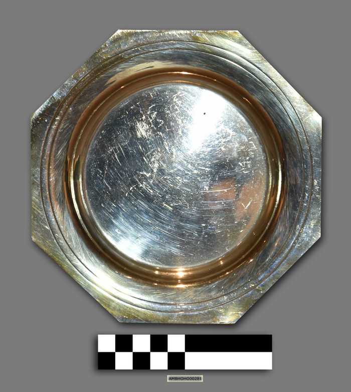 Verzilverde schotel - Hôtel du Lion d'Or