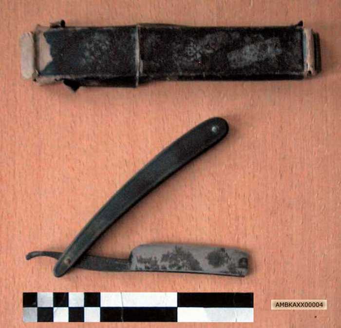 Scheermes in kartonnen etui