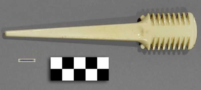 Plastic scheerapparaatje voor nekharen