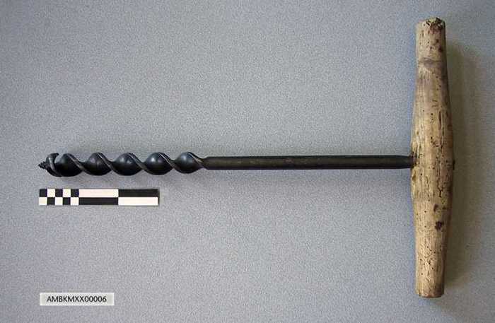 Houtboor met houten handvat