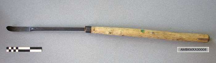 Teenmes met houten steel