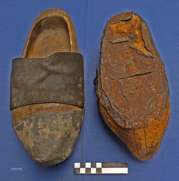 Houten klompen van een steenbakker