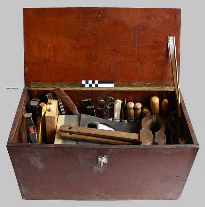 Koffer met schoenmakersmateriaal