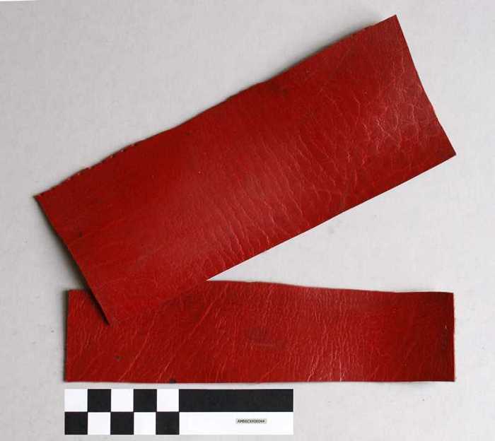 Stukjes bordeaux leder