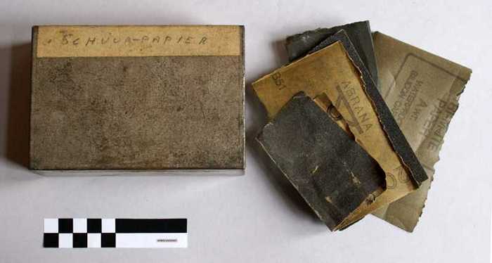 Metalen doos `Schuurpapier