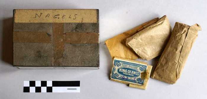 Metalen doos `Nagels