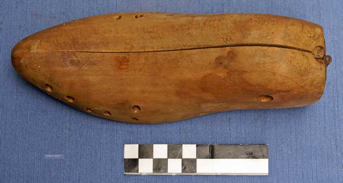 Maatleest (rechtervoet) in hout