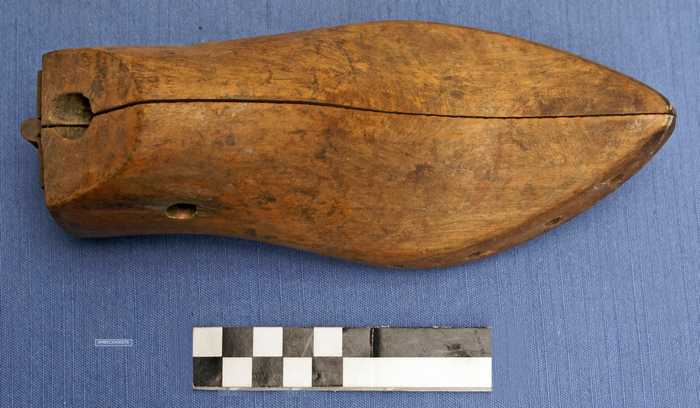 Maatleest (rechtervoet) in hout