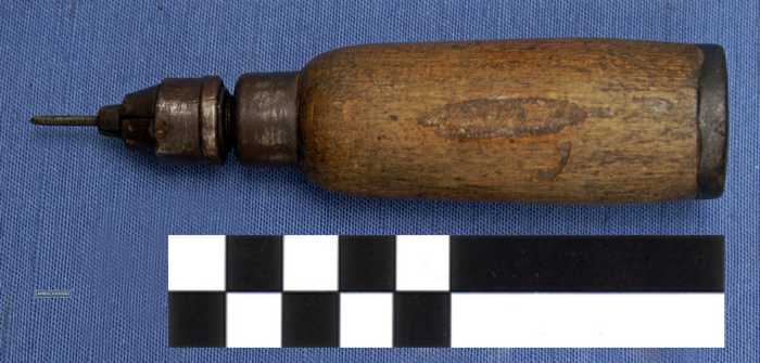 Houten pennenbros of els