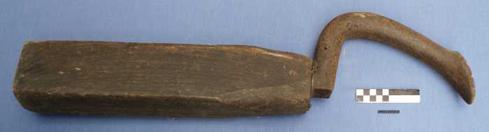 Leest op houten sokkel