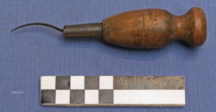 Gebogen Franse els met houten handvat