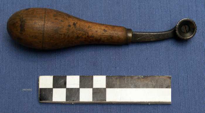 Randwieltje met houten handvat