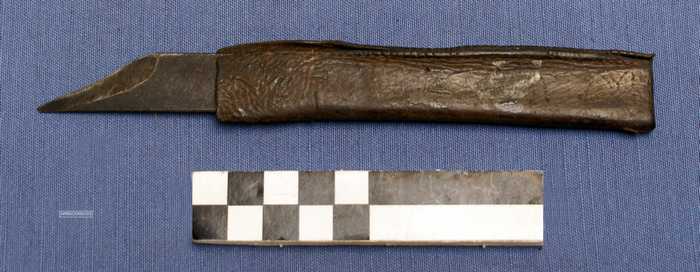 Schoenmakersmes in lederen hoesje