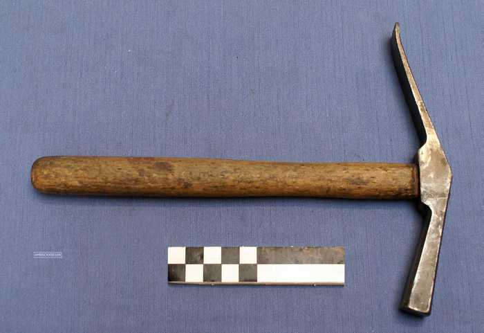 Schoenmakershamer met houten handvat