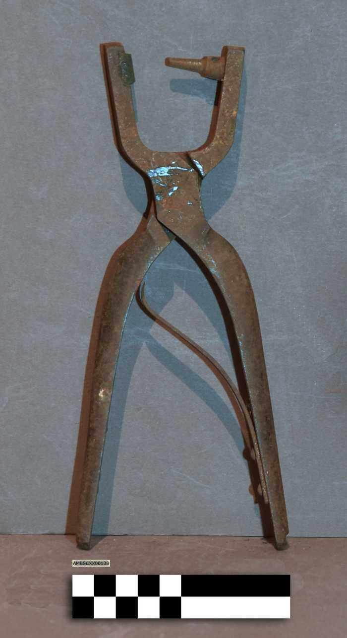 Tang om gaten te drukken