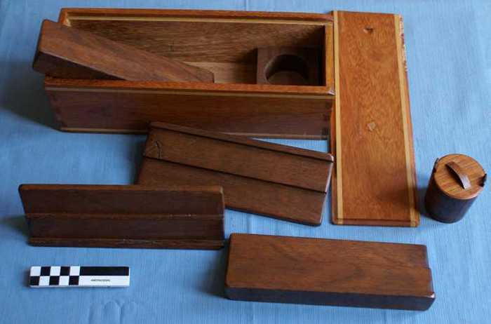 Doos met 4 houten lijstprofielen