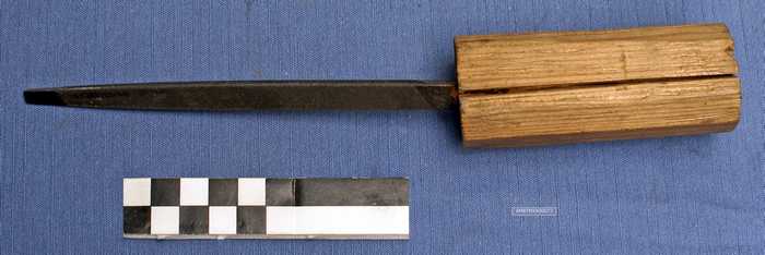 Zaagvijl (driehoekig) met houten handvat