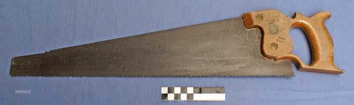 Handzaag met houten handvat