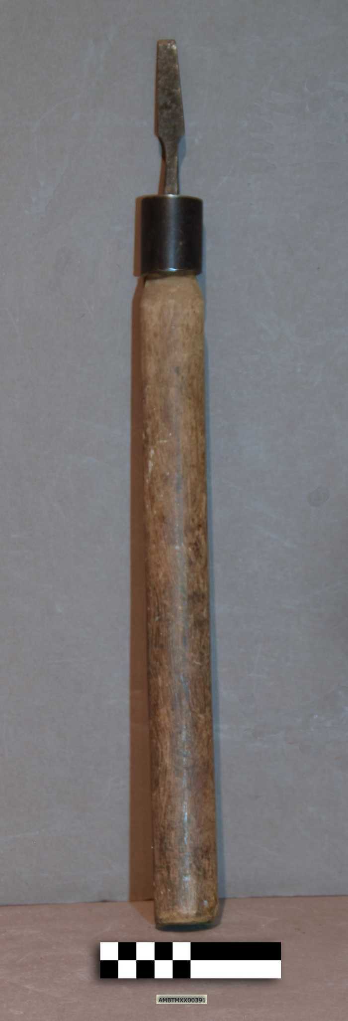 Korte beitel met lange stok