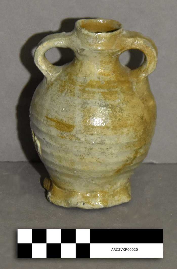 Kruikje met twee oren in aardewerk