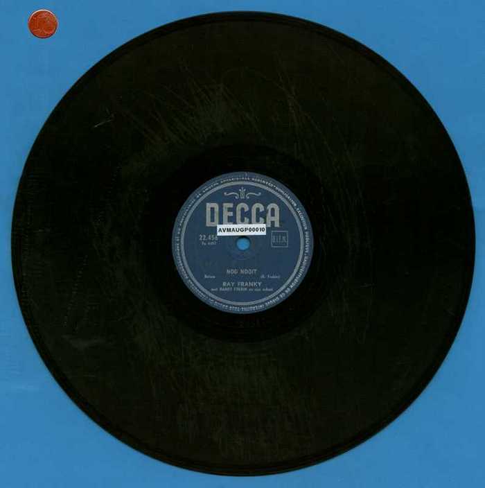 'Nog nooit' en 'Mi Carmencita' van Ray Franky (m.m.v. Harry Frekin en orkest)