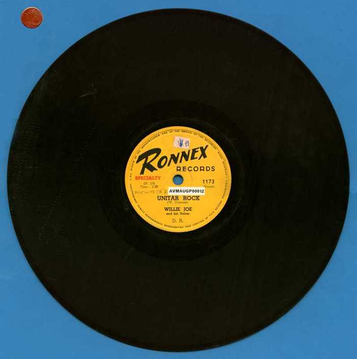 'Unitar Rock' door Willie Joe en 'Cherokee Dance' door Bob Landers