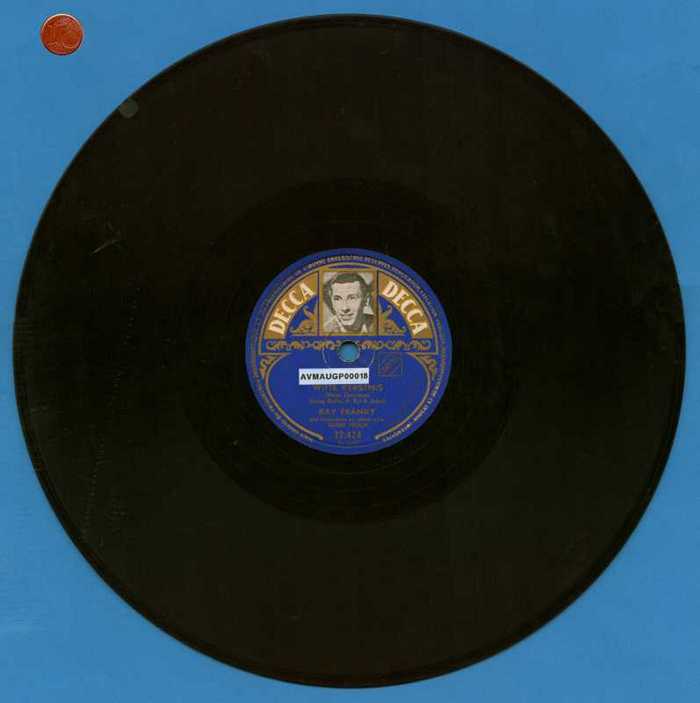 'Witte Kerstmis' en 'Lieve Kerstman' door Ray Franky met kinderkoor en orkest o.l.v. Harry Frekin