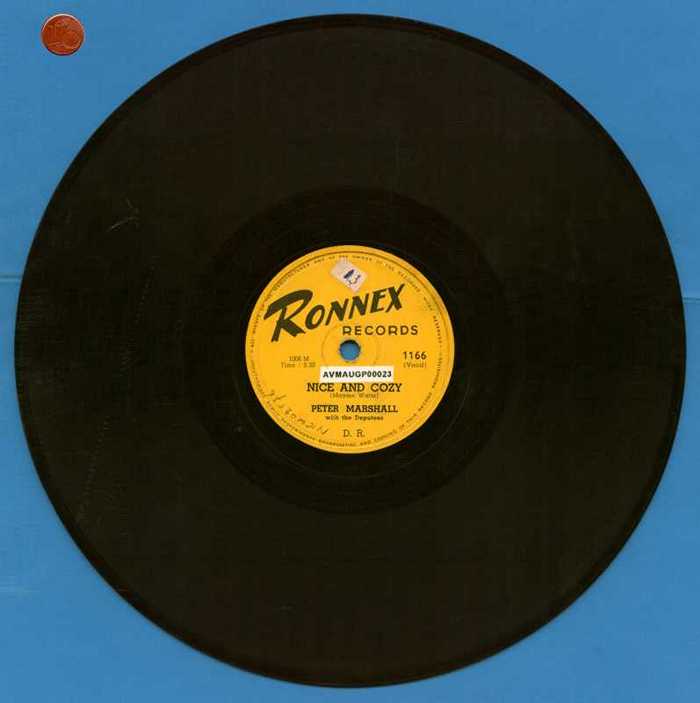 'Nice And Cozy' en 'My Lovely Love' door Peter Marshall