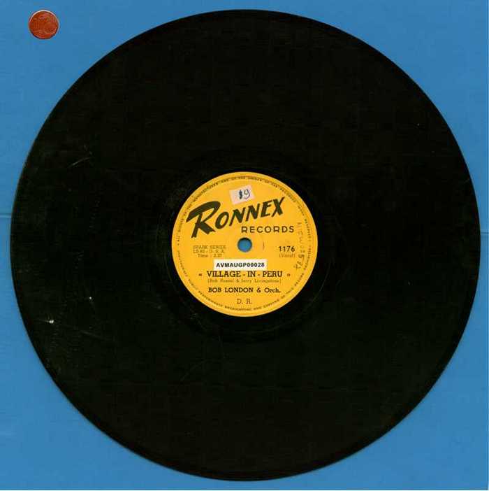 'Village-in-Peru' en 'Come to my arms' door Bob London & orkest