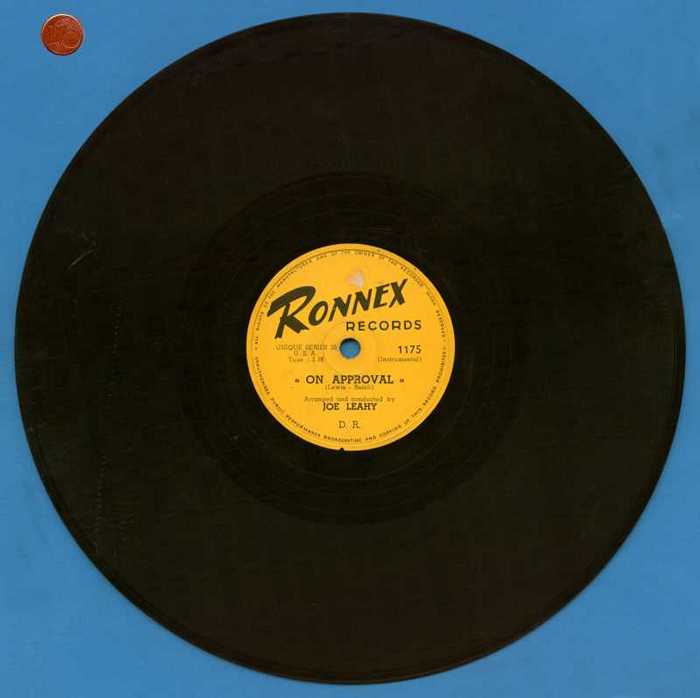 'On Approval' en 'Dutch Treat' door Joe Leahy