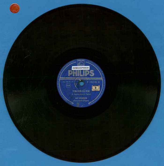 'Tchi-tchi-ou-tchi' en 'Blue Mirage' door Ray Colignon