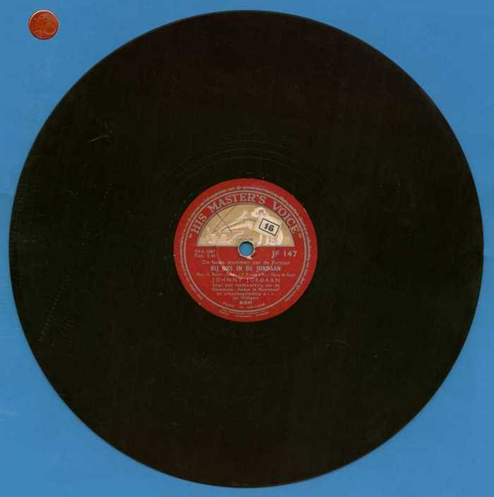 'De parel van de Jordaan' en 'Bij ons in de Jordaan' door Johnny Jordaan