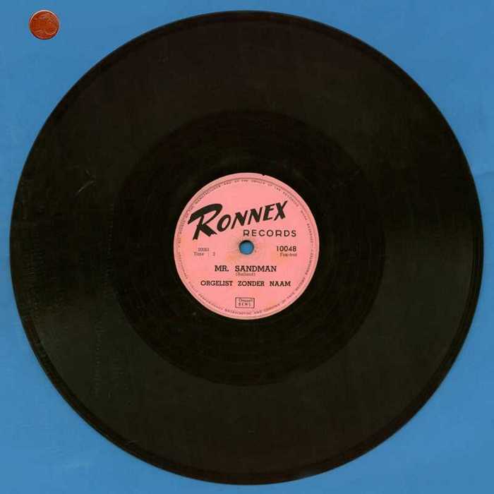 'Mr. Sandman' en 'Cara Mia' door Orgelist zonder naam