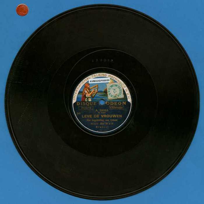 'Een liefde paar' en 'Leve de vrouwen' door juffrouw en heer De Wolf