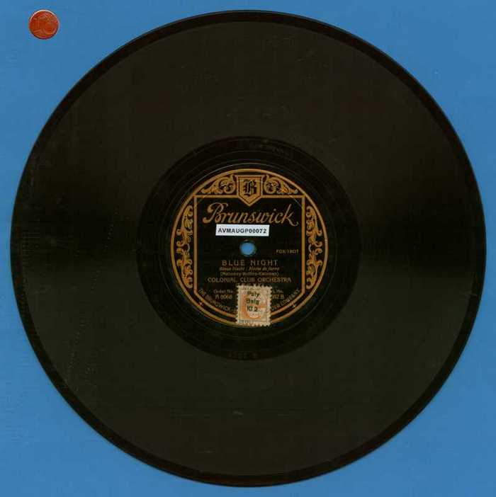 'Blue Night' en 'Sonny Boy' door Colonial Club Orchestra