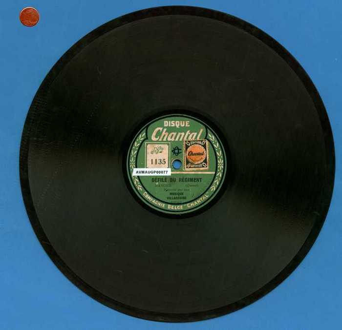 'Défilé du régiment' en 'De Vlaamsche Leeuw' door Musique Villageoise