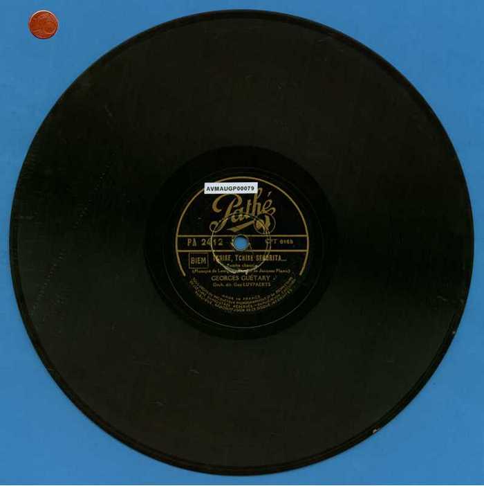 'Tchike, tchike, Senorita' en 'Aye!... Mama!' door Georges Guétary