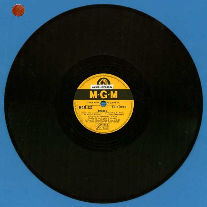 'Maxim's' en 'Merry Widow Waltz' door Fernando Lamas & Trudy