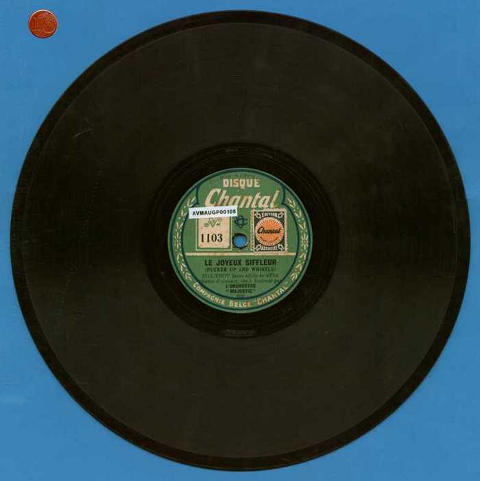 'Le joyeux siffleur' en 'Snuggles' door L'Orchestre Majestic