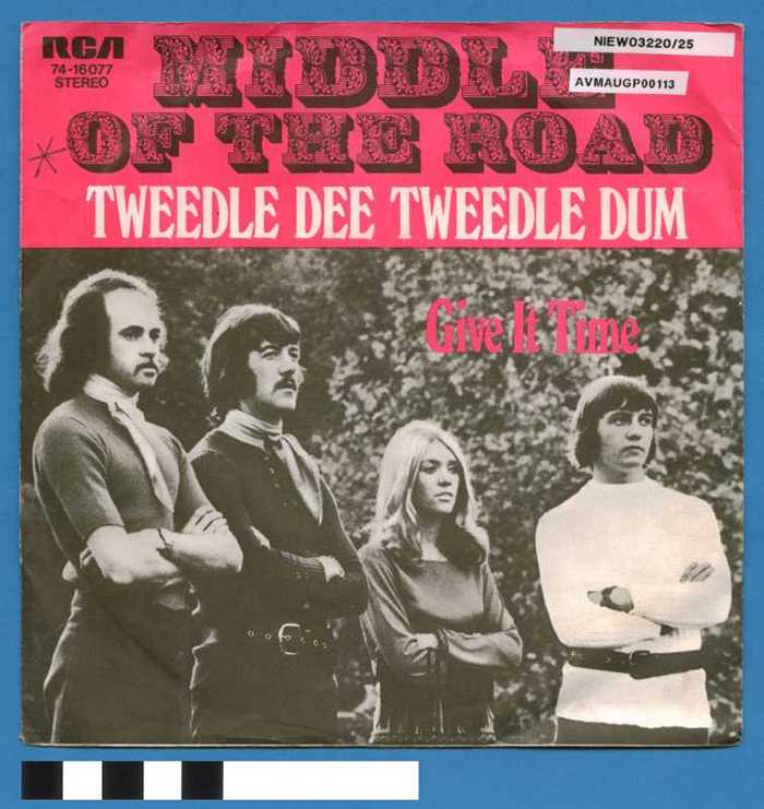 'Tweedle Dee, Tweedle Dum' en 'Give it time' door Middle of the Road